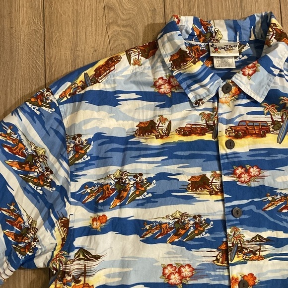 Walt Disney World | Mickey Big Mickahuna Beach & Surf Co | Hawaiian | La… - Picture 2 of 9